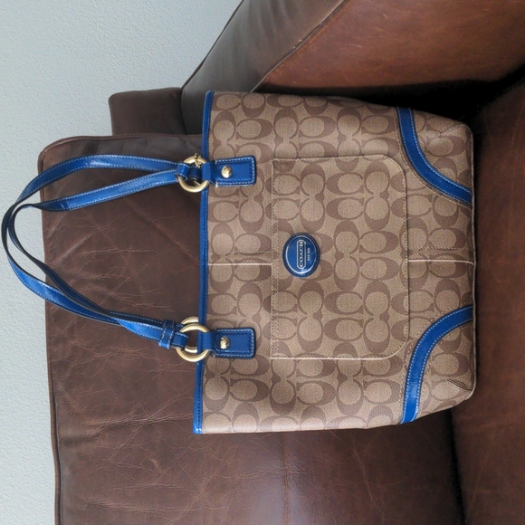 Coach Handbags - Coach signature print tote
